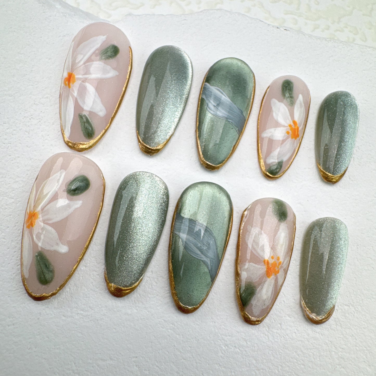Handmade nails/custom press on nails/party press on nails/Flakes for nails/Beautiful nails gift/nail art/Long nails/Almond nails
