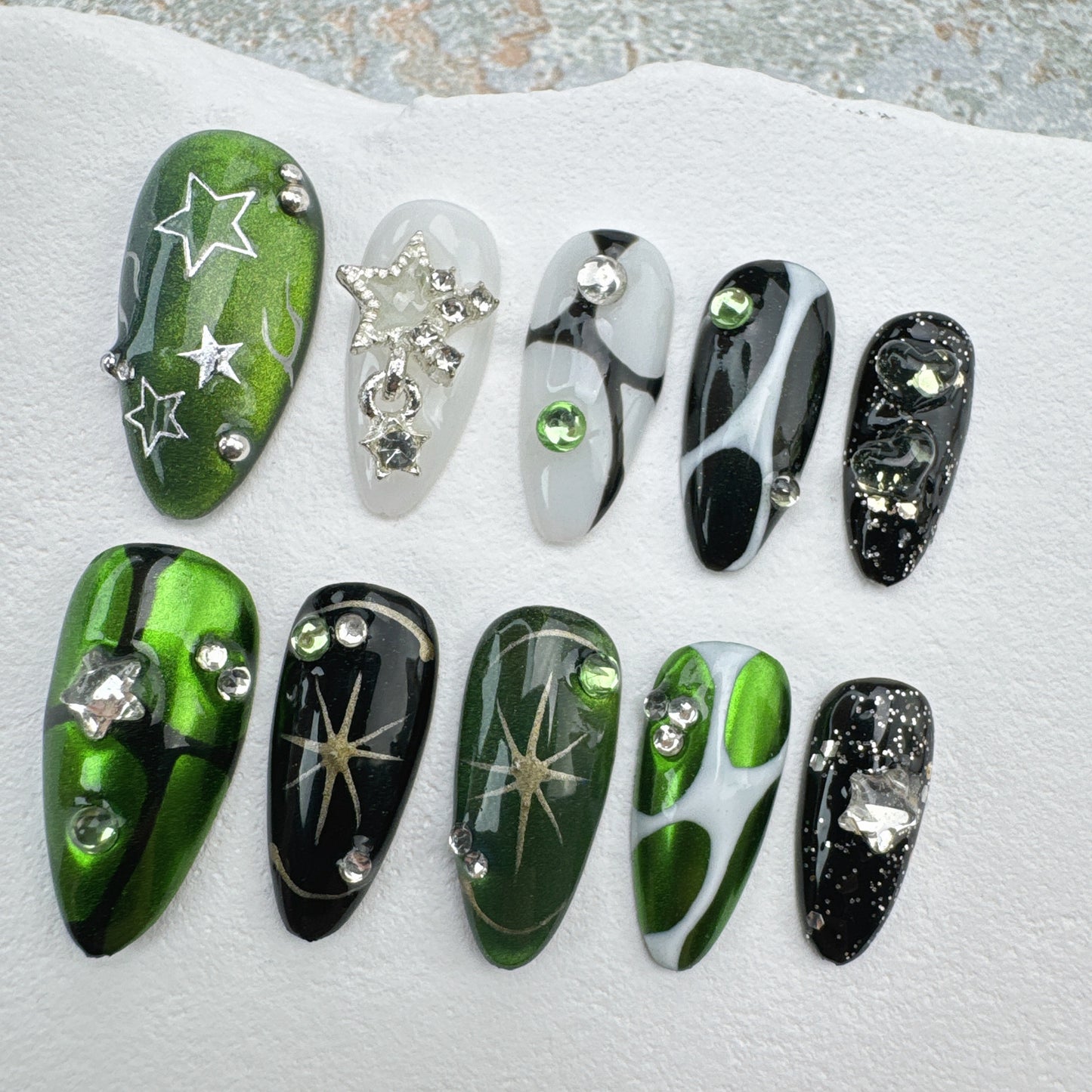 Handmade Nails/custom press on nails/party press on nails/Flakes for nails/Beautiful nails gift/nail art/Long nails/Almond nails