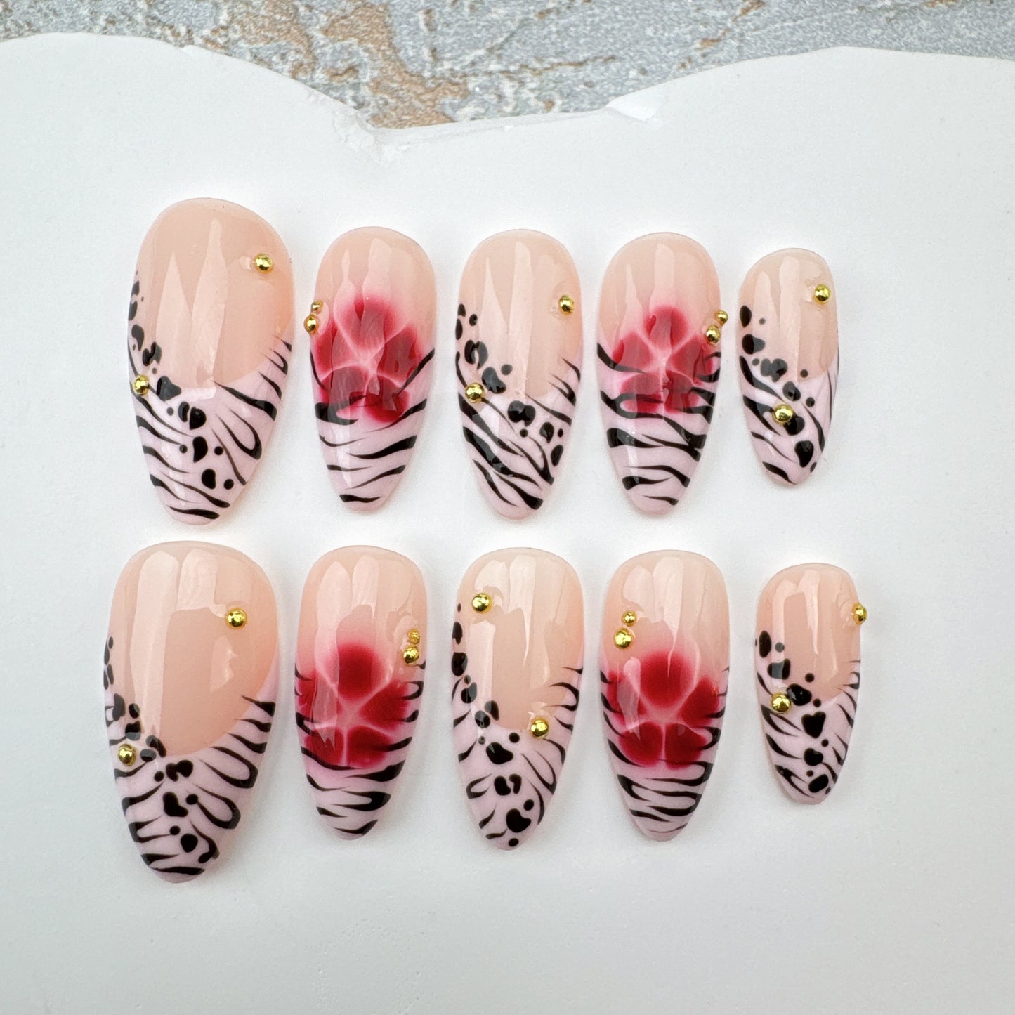 Handmade Nails/custom press on nails/party press on nails/Flakes for nails/Beautiful nails gift/nail art/Long nails/Almond nails